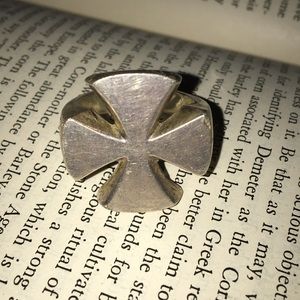 Rounded Silver 925 Maltese Cross Ring.